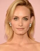 Amber Valletta